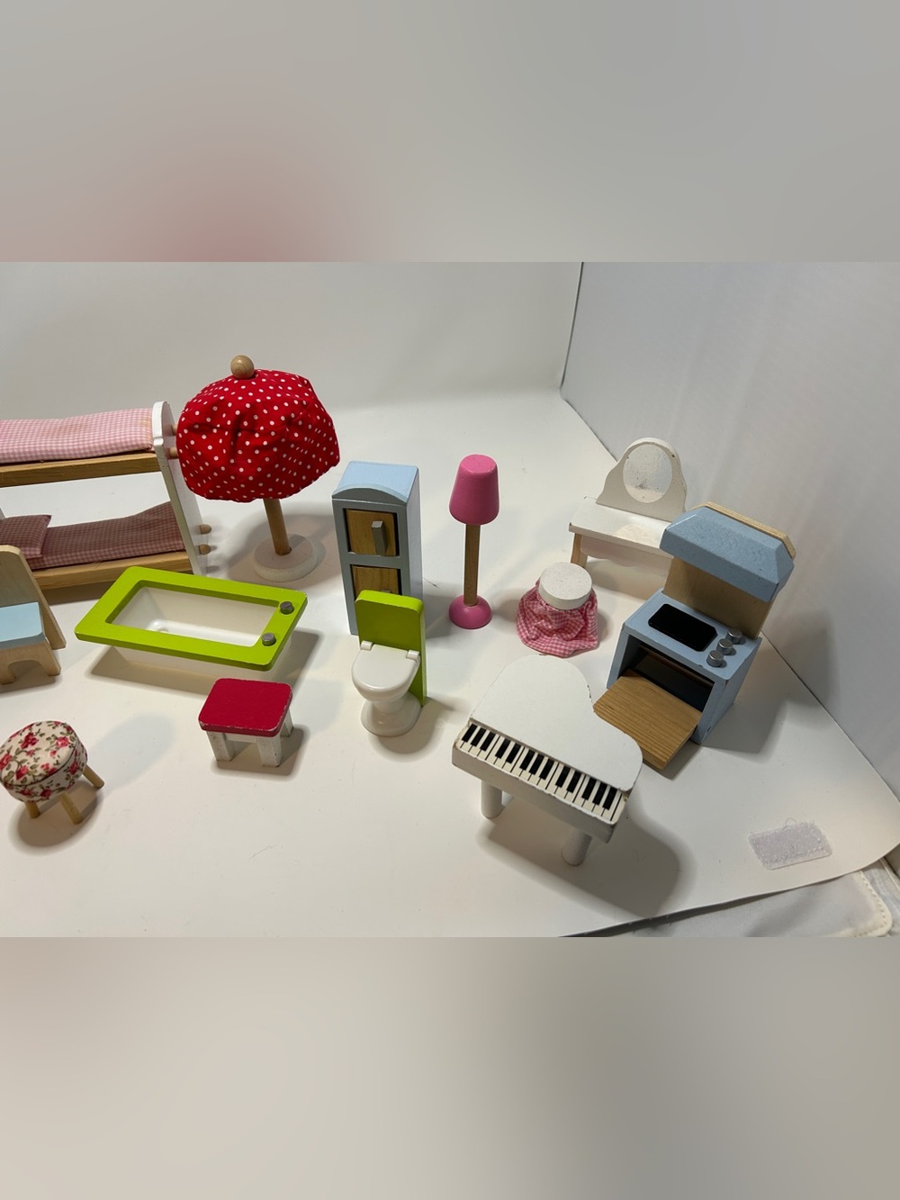Doll House Furniture 19 pieces